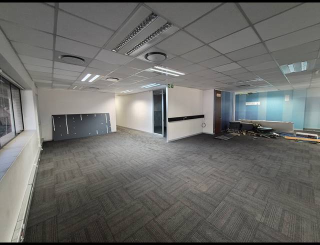 221M² OFFICE TO LET IN WOODMEAD